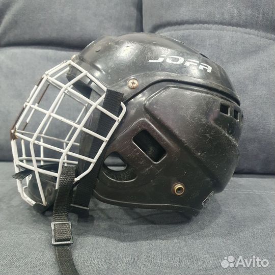 Хоккейный шлем