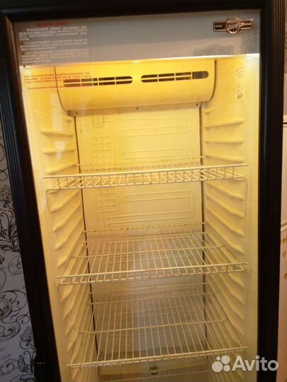 Витринный холодильник для напитков