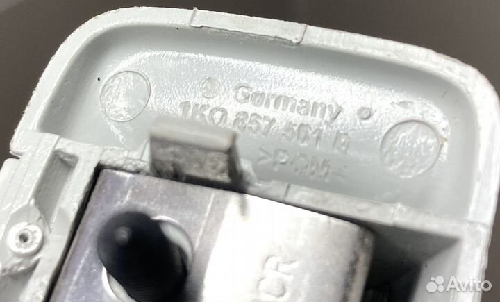 Крючок солнцезащитного козырька 1K0857561B VAG