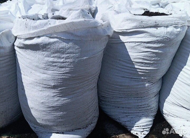 Плодородная земля в мешках