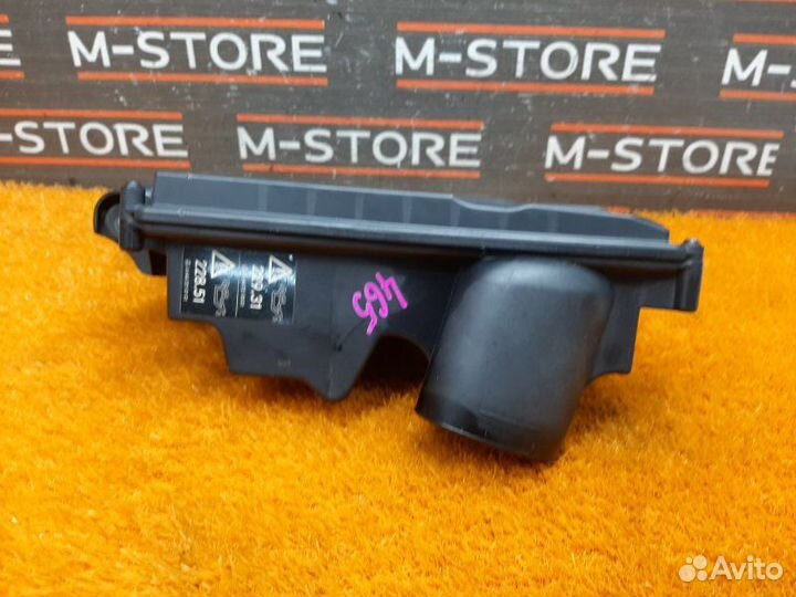 Корпус воздушного фильтра правый Mercedes-Benz