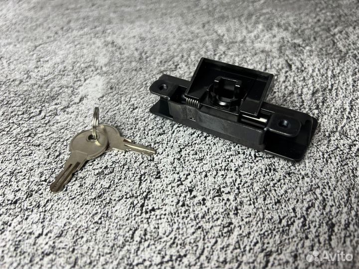 Ручка бардачка с личинкой и ключом BMW E34