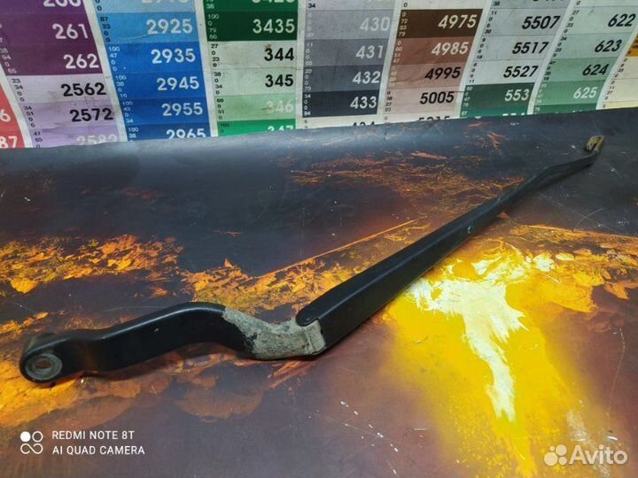 Поводок стеклоочистителя левый Mitsubishi Lancer