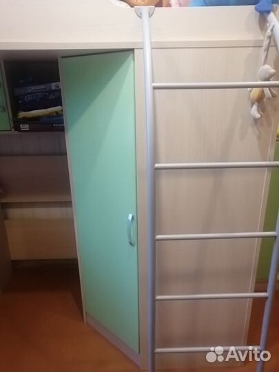 Набор мебели детский, кровать, шкаф, тумбы, стол