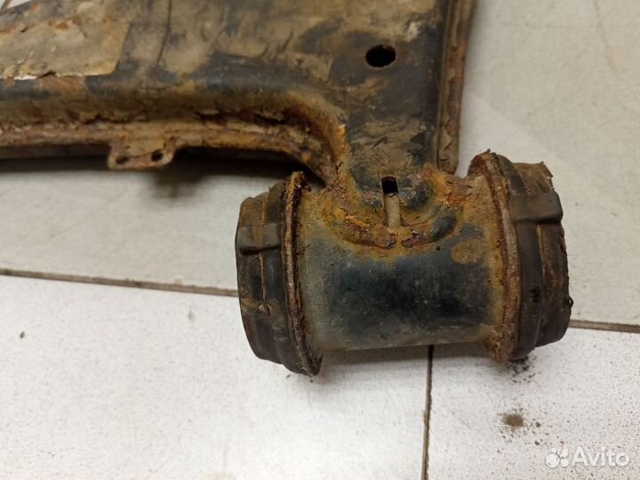 Рычаг передний правый нижний