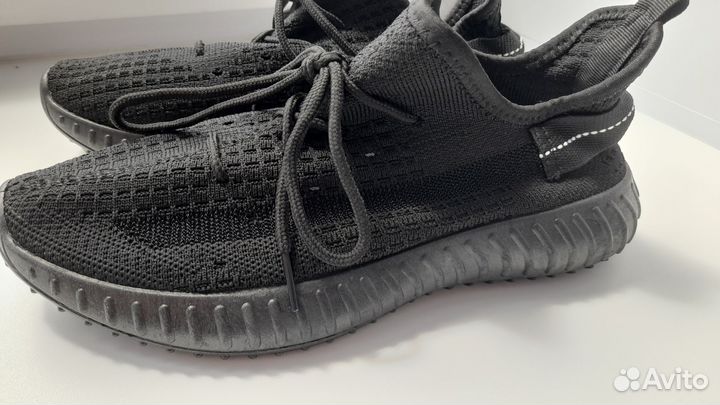 Кроссовки женские