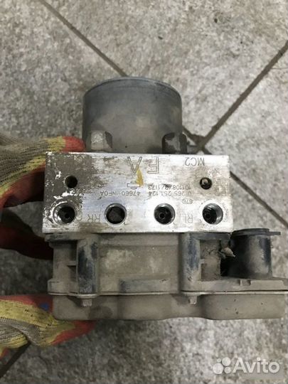 Блок абс Infiniti G35