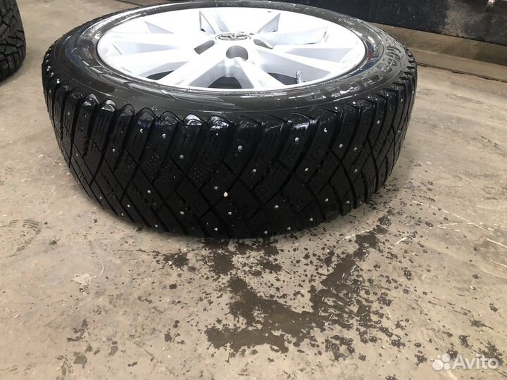 Goodyear Ultragrip Ice Arctic 215/55 R17 94T