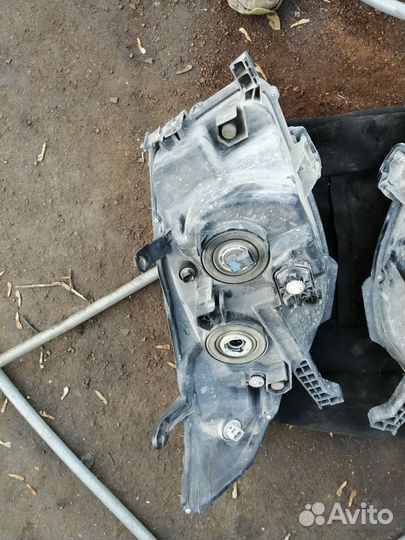 Фара левая на Toyota Prado 150 галоген