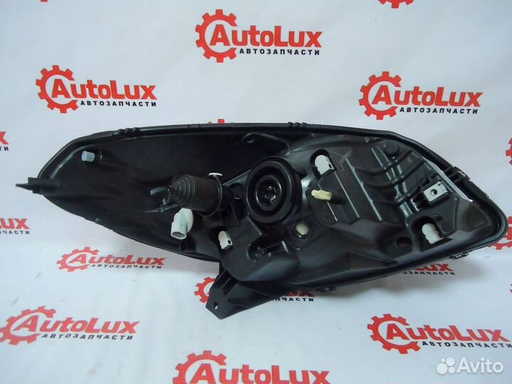 Фара передняя левая Renault Sandero Рено Сандеро