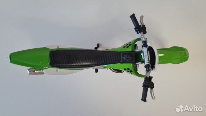 Модель мотоцикла Maisto Kawasaki KX450F