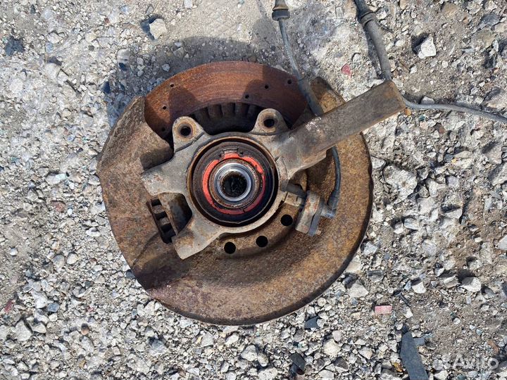 Поворотный кулак передний правый LADA 2171