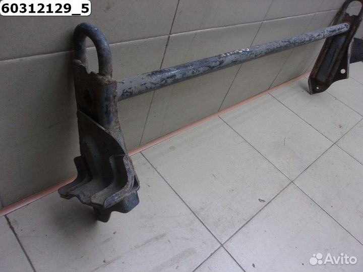 Балка буксировочного крюка Pajero Montero