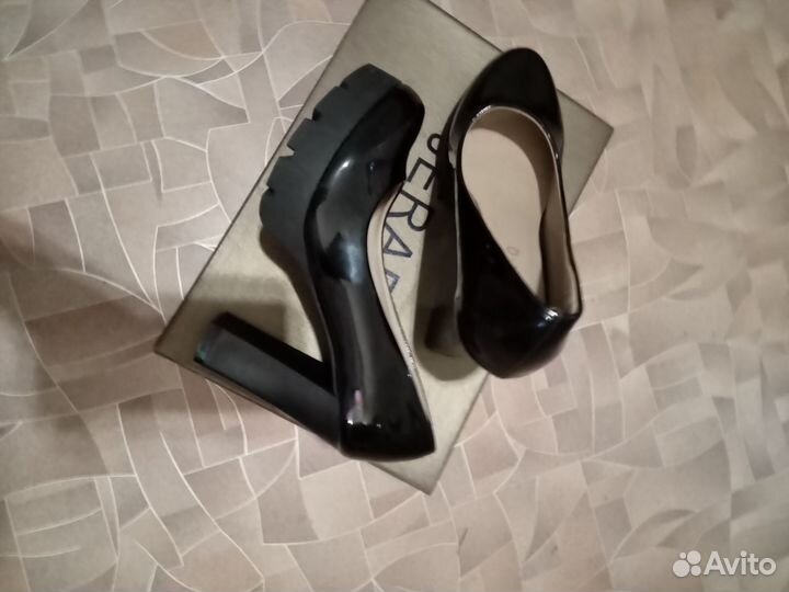 Черные лаковые туфли 37р