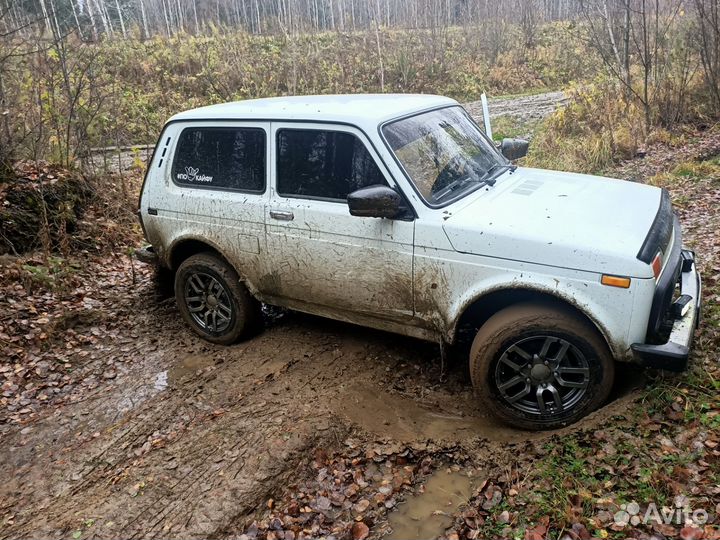 LADA 4x4 (Нива) 1.7 МТ, 2011, 174 000 км