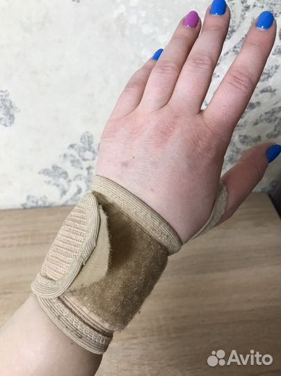 Бандаж на запястье