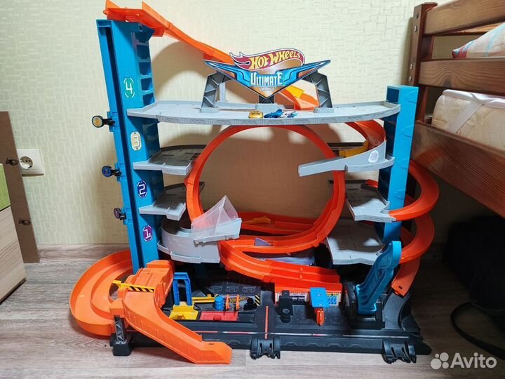 Гараж Hot Wheels Shark Ultimate (Mega)