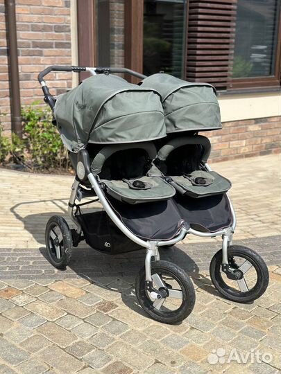 Коляска для двойни bumbleride