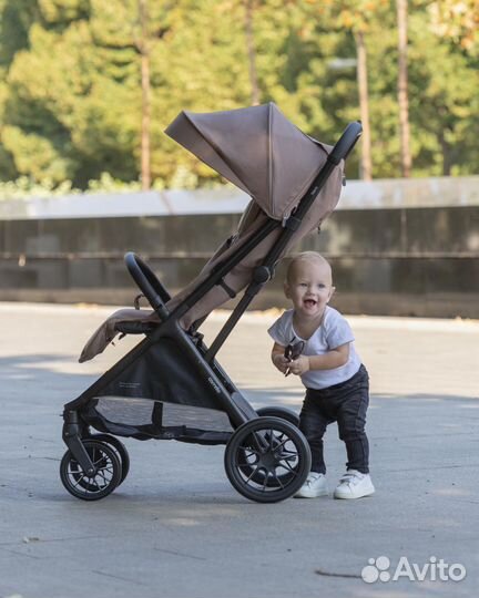 Прогулочная коляска Carrello Nero c автоскладывани