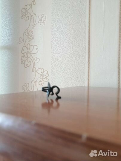 Крепление держателя капота