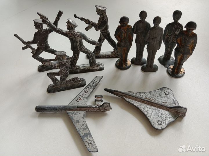 Продам металлические солдатики СССР
