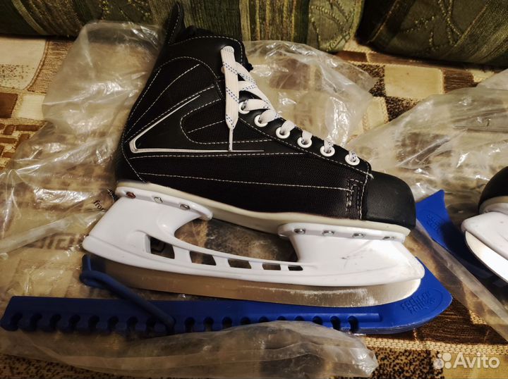 Коньки хоккейные
