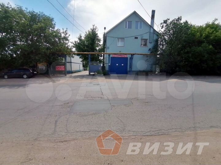Офисное помещение с большой парковкой
