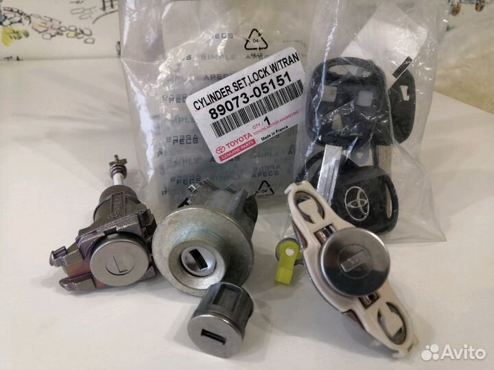 Комплект личинок на toyota avensis, новый