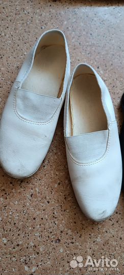 Купальники гимнастические р.122, 134, чешки р.32