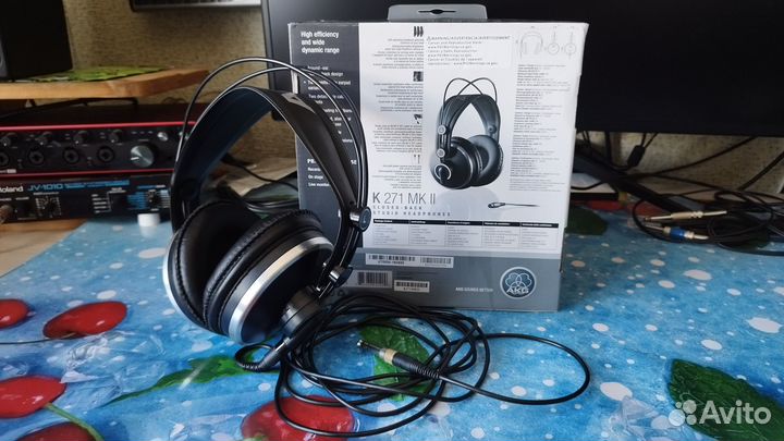 Студийные наушники akg K 271 MkII
