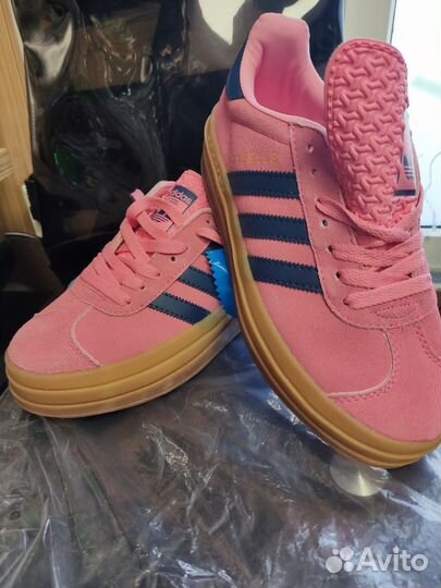 Кроссовки женские р.37маломерят,новые