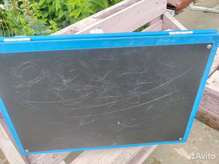 Бизиборд (доска для рисования мелками)