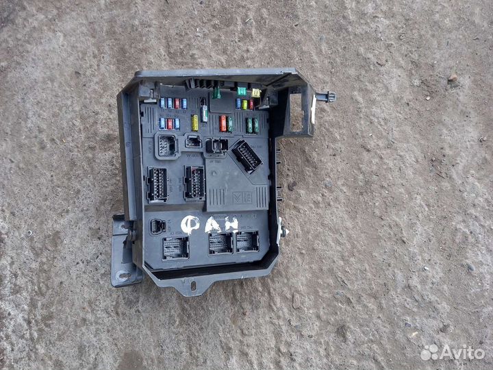 Пежо 206 блок предохранителей салона