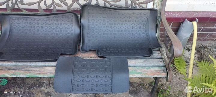 Автомобильные коврики резиновые