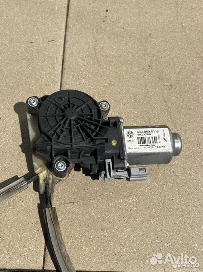 Стеклоподемник задний правый Volkswagen Polo 5