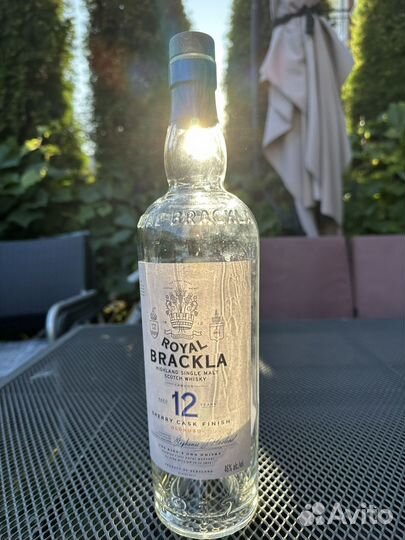 Пустая бутылка от виски для коллекции