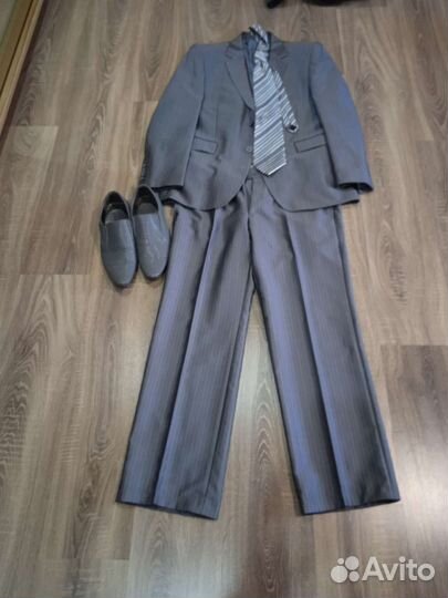 Мужской классический костюм. Туфли 39 раз