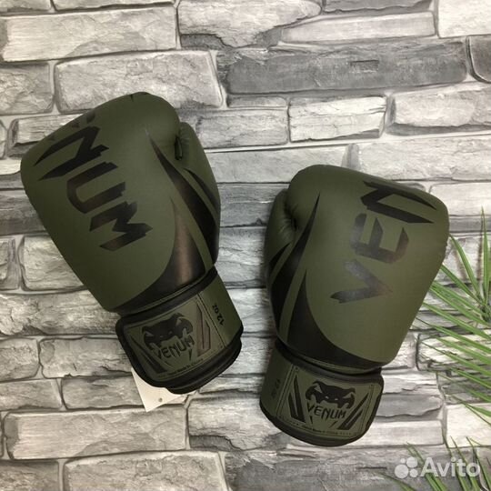 Боксерские перчатки Venum
