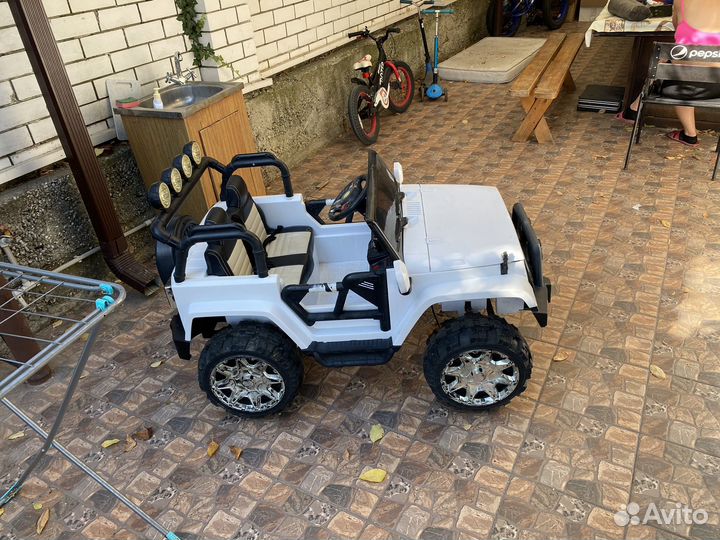 Электромобиль джип