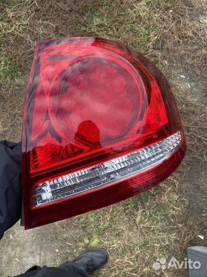 Продам заднюю фару на алион 240
