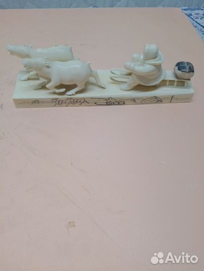 Композиция из кости