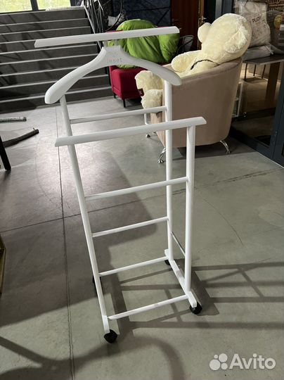 Деревянная вешалка для одежды на колесиках Чикаго