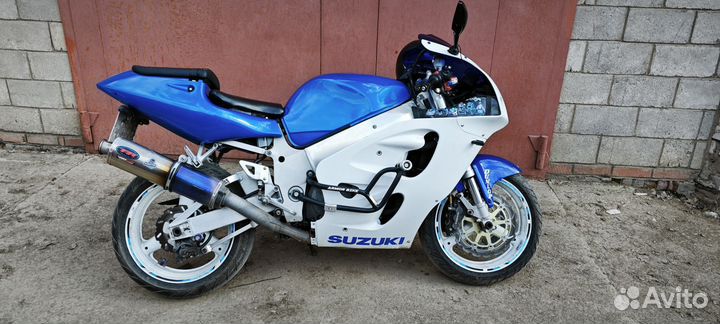 Suzuki GSX - R750