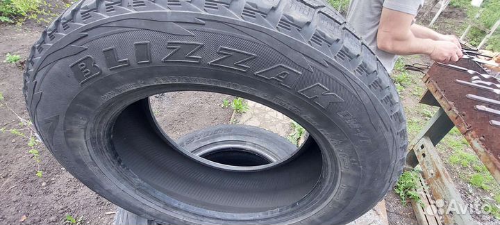 Bridgestone Blizzak DM-V1 225/65 R17