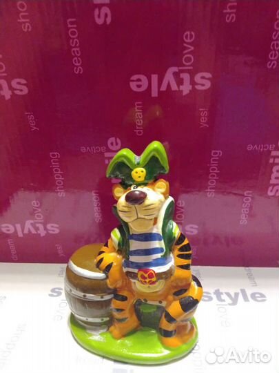 Статуэтки, сувениры