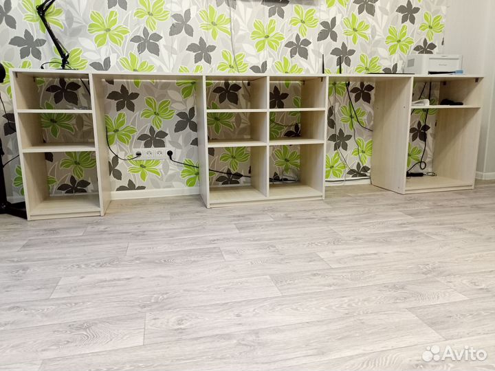 Стол, стеллаж