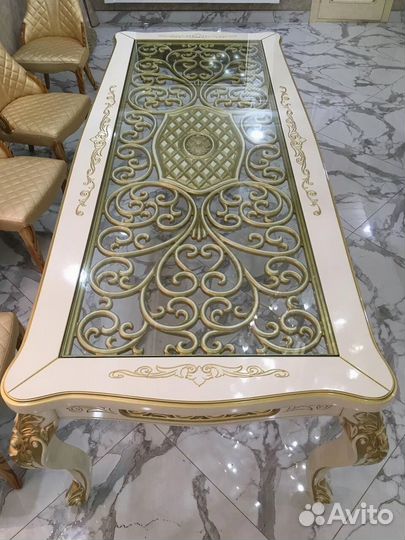 Кухонный стол