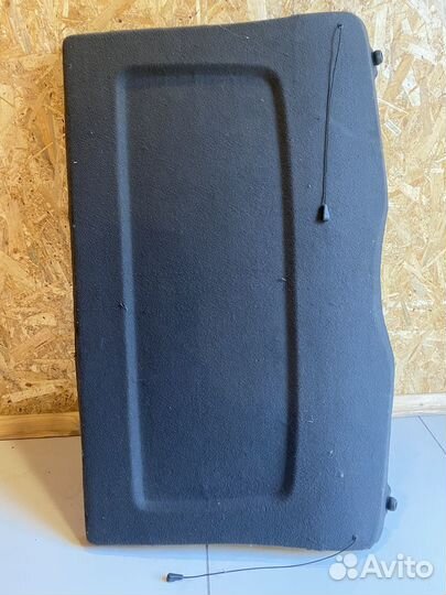 Задняя полка багажника