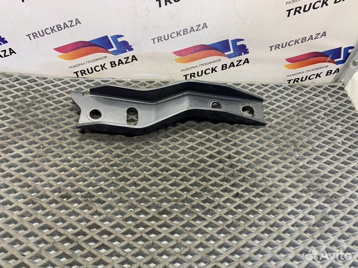 Кронштейн перекидок правый Scania 5-series