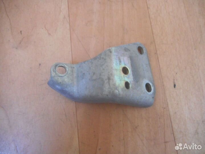 Кронштейн Mitsubishi Legnum (96-02 года) EA1W, EA3